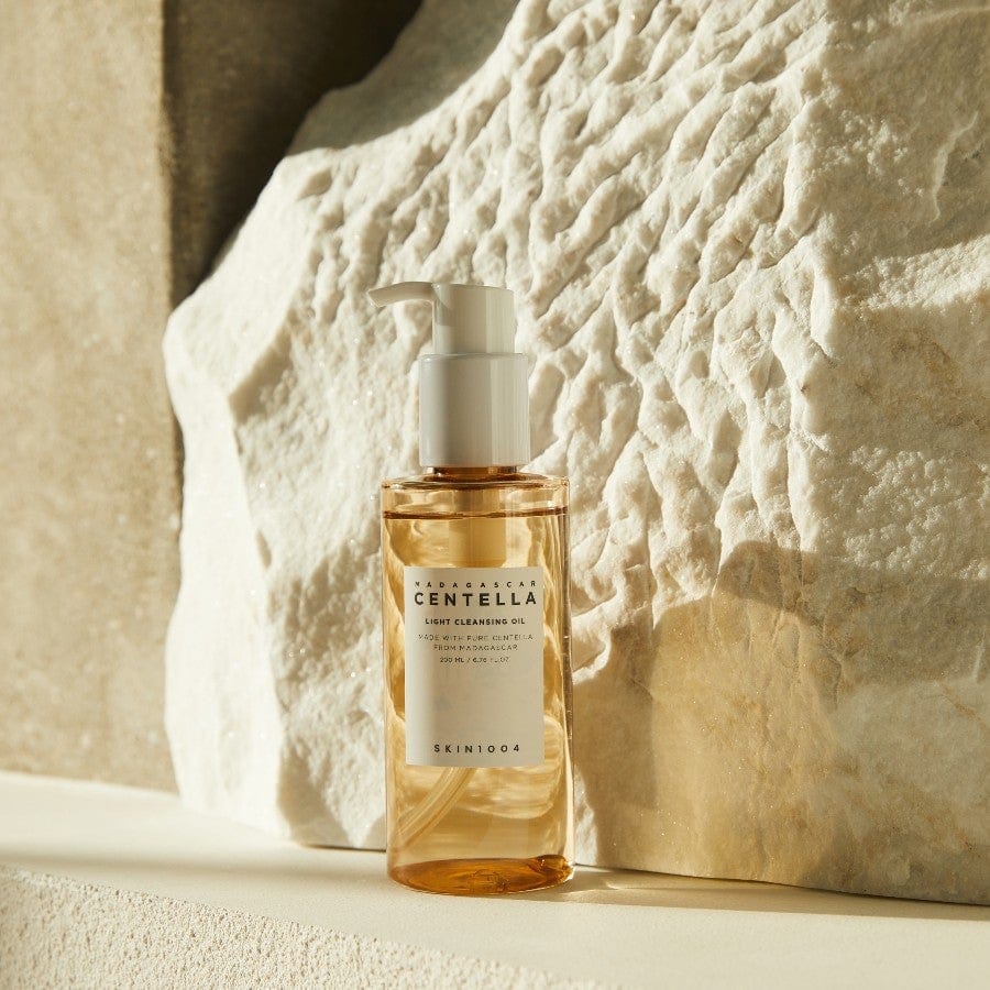 Centella Light Cleansing Oil. - Image 2
